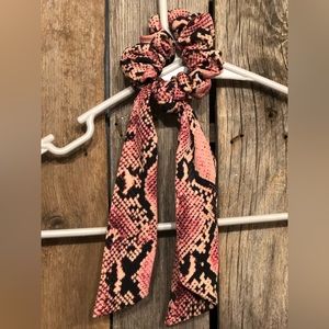 NoBrand Pink Snakeskin Scrunchie